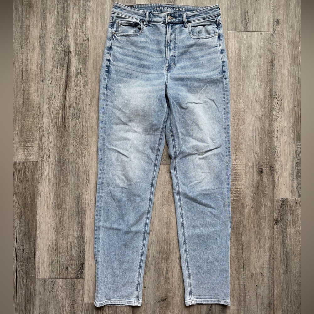American Eagle straight leg mom jeans